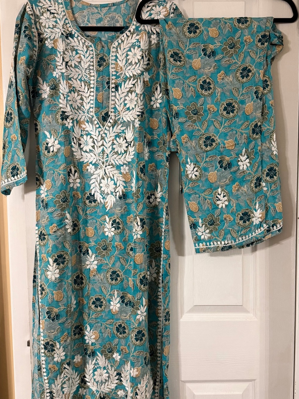 Pakistani/Indian Salwar kameez
